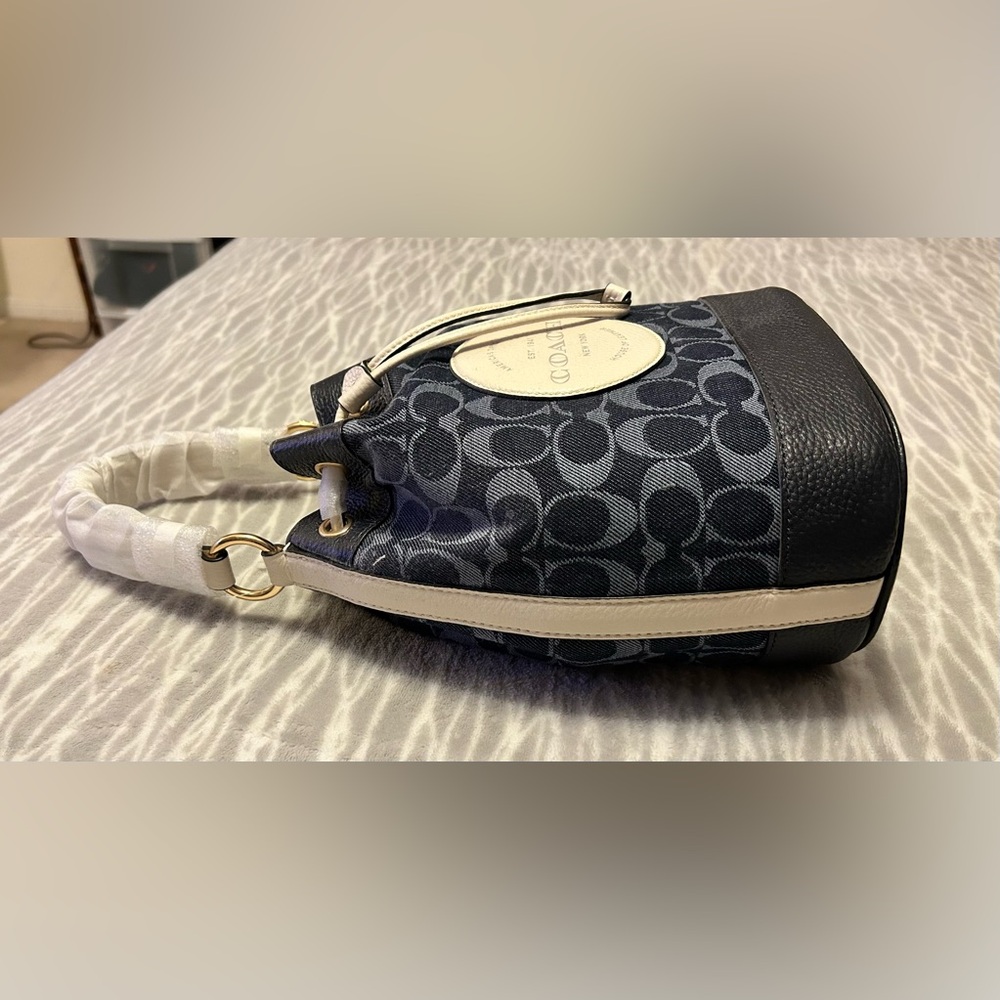 ๐๐ Coach Denim Blue Pride Dempsey Bucket Bag ๐๐ - Picture 5 of 13